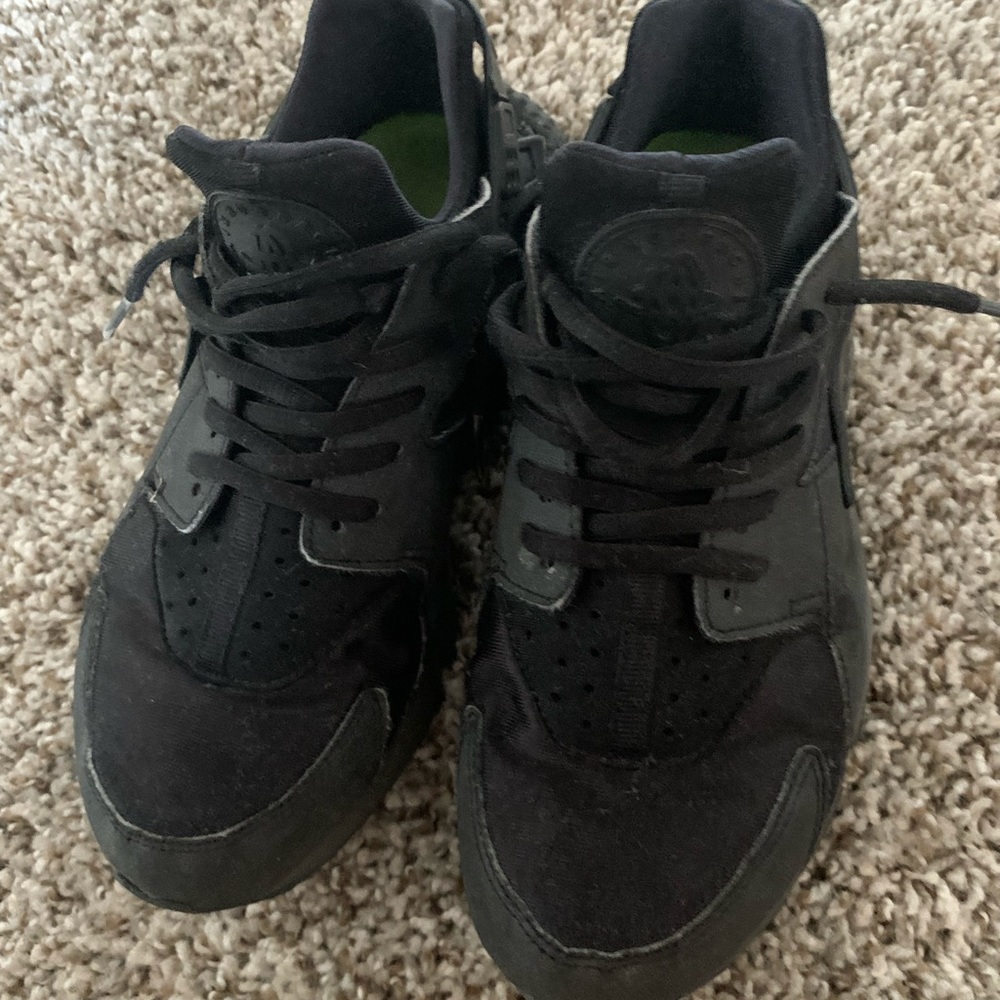 Nike black huarache